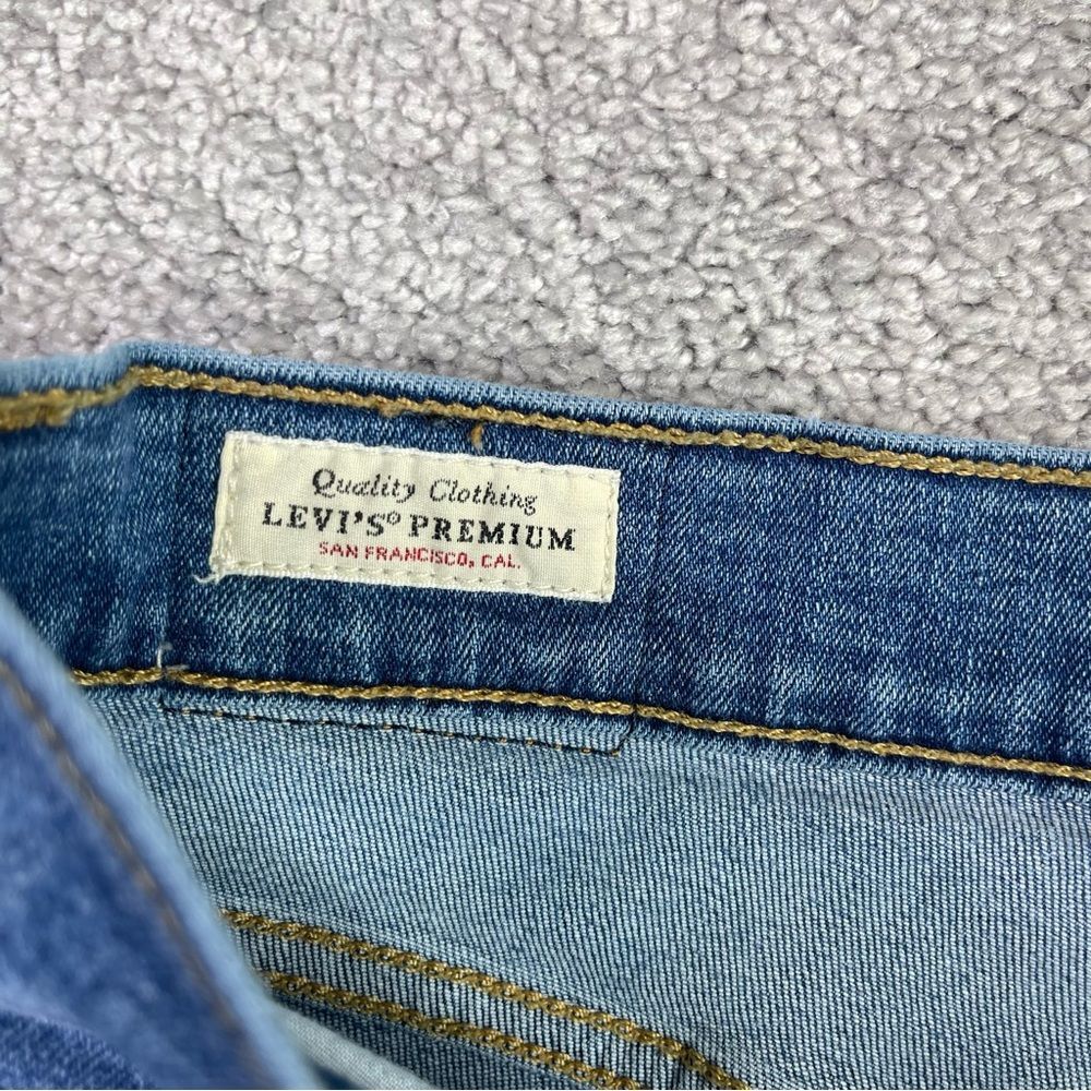 Levi's 724 Jeans Women's 27 Blue Straight High Rise Medium Wash Distressed - Picture 4 of 10